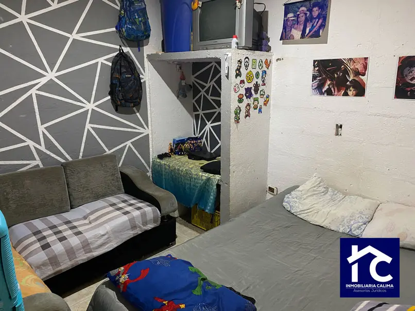 Casa de 2 pisos con entradas independientes